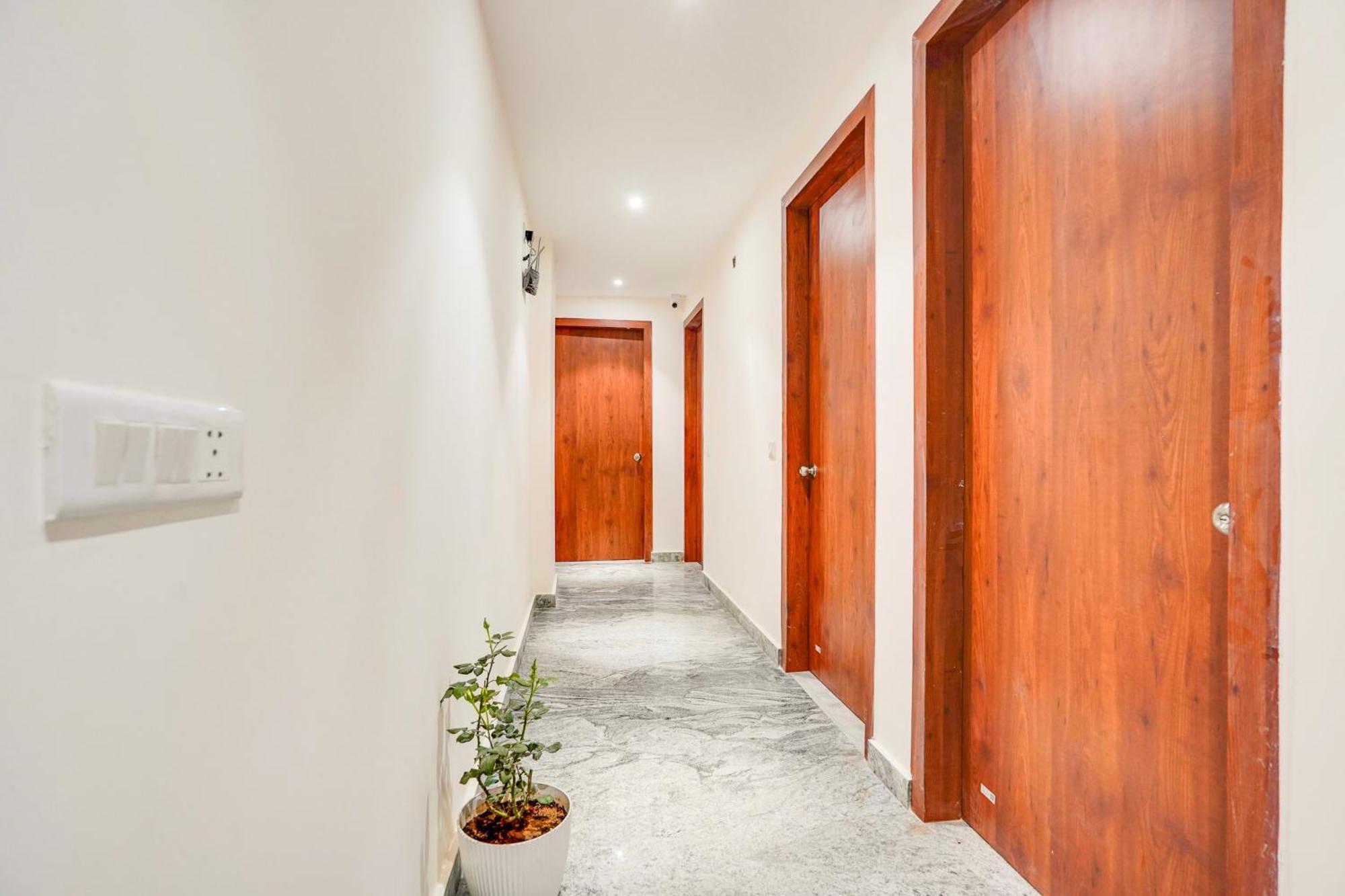O Ivory Hotel 3*
